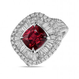 Кольцо с бриллиантами и рубином | Материал:Золото Цвет:Белый Проба:750 Для женщин Вставки:Бриллиант, Рубин Примерный вес (г):8.35 